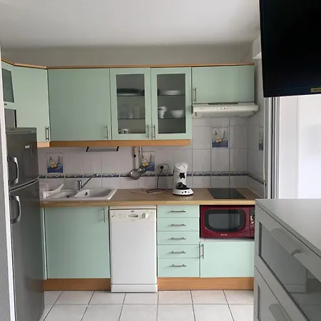 Les Flots Bleus Parking Apartment